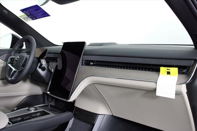 new 2025 Volvo EX90 car, priced at $82,090