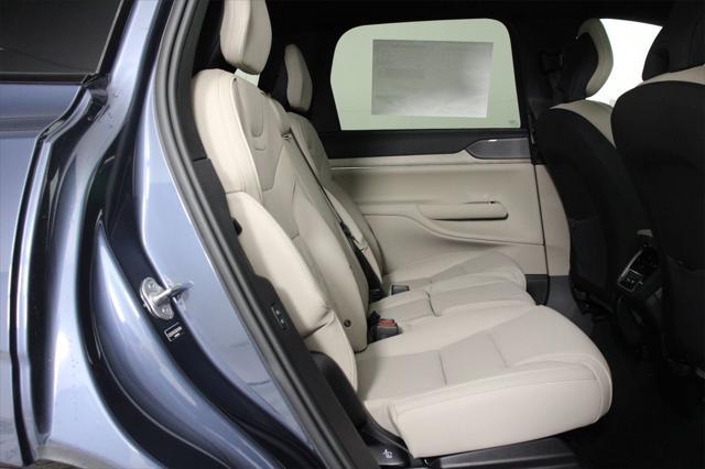 new 2025 Volvo EX90 car, priced at $82,090