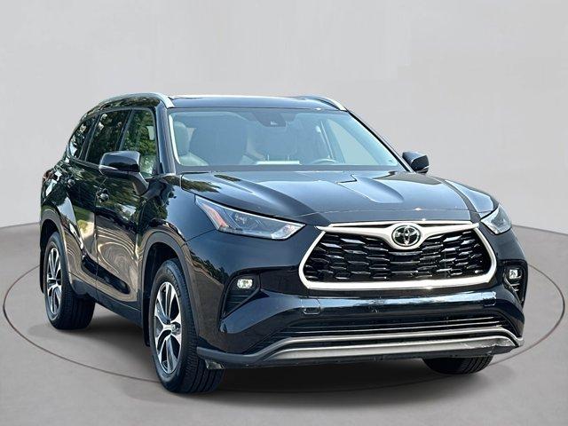 used 2022 Toyota Highlander car, priced at $35,000