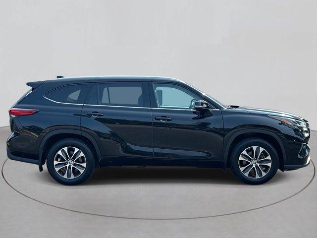 used 2022 Toyota Highlander car, priced at $35,000