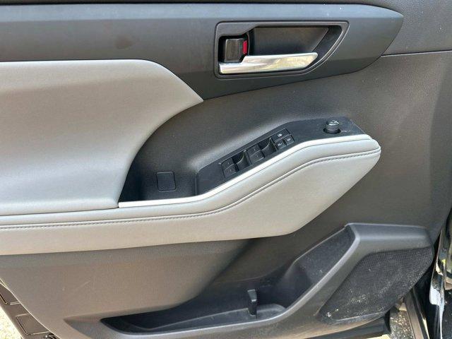 used 2022 Toyota Highlander car, priced at $35,000
