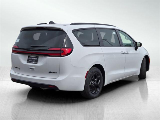 new 2025 Chrysler Pacifica Hybrid car, priced at $57,495