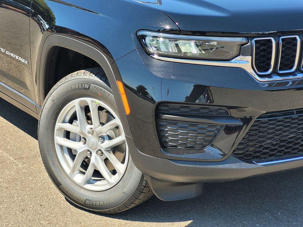 new 2025 Jeep Grand Cherokee car, priced at $39,995