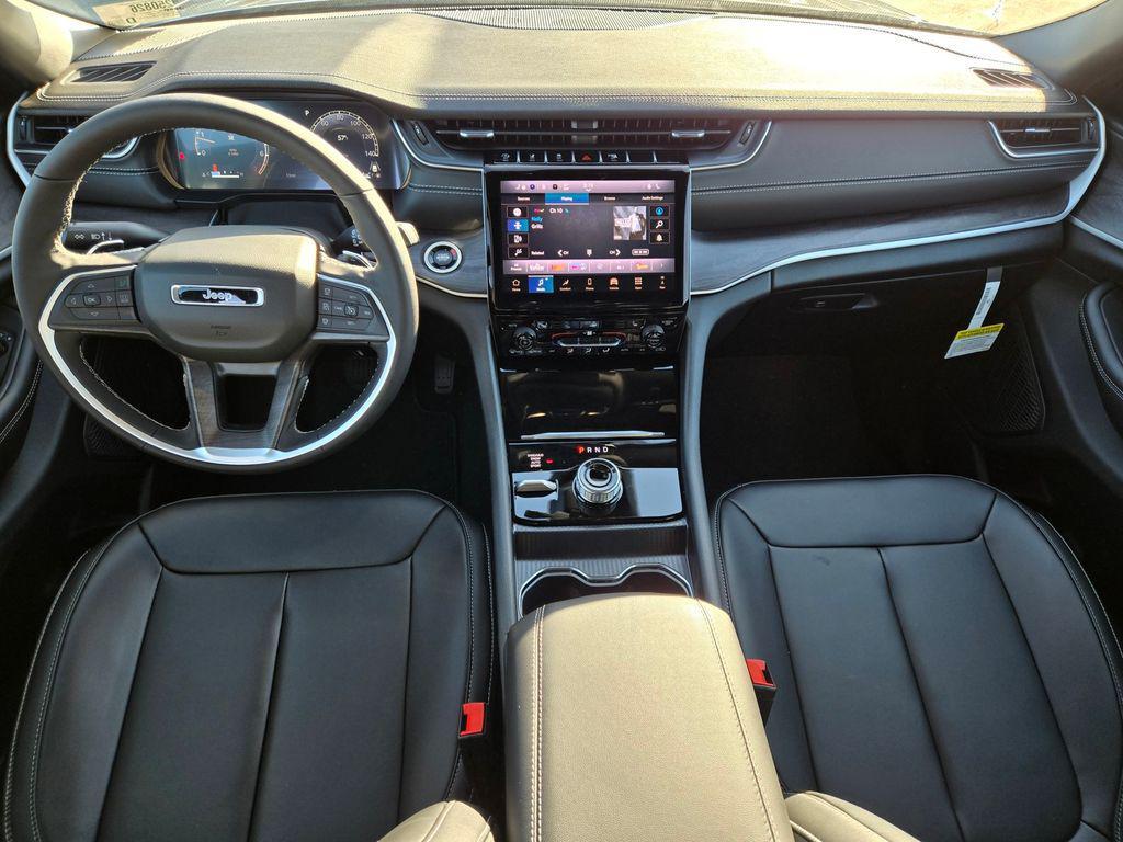 new 2025 Jeep Grand Cherokee car, priced at $49,995