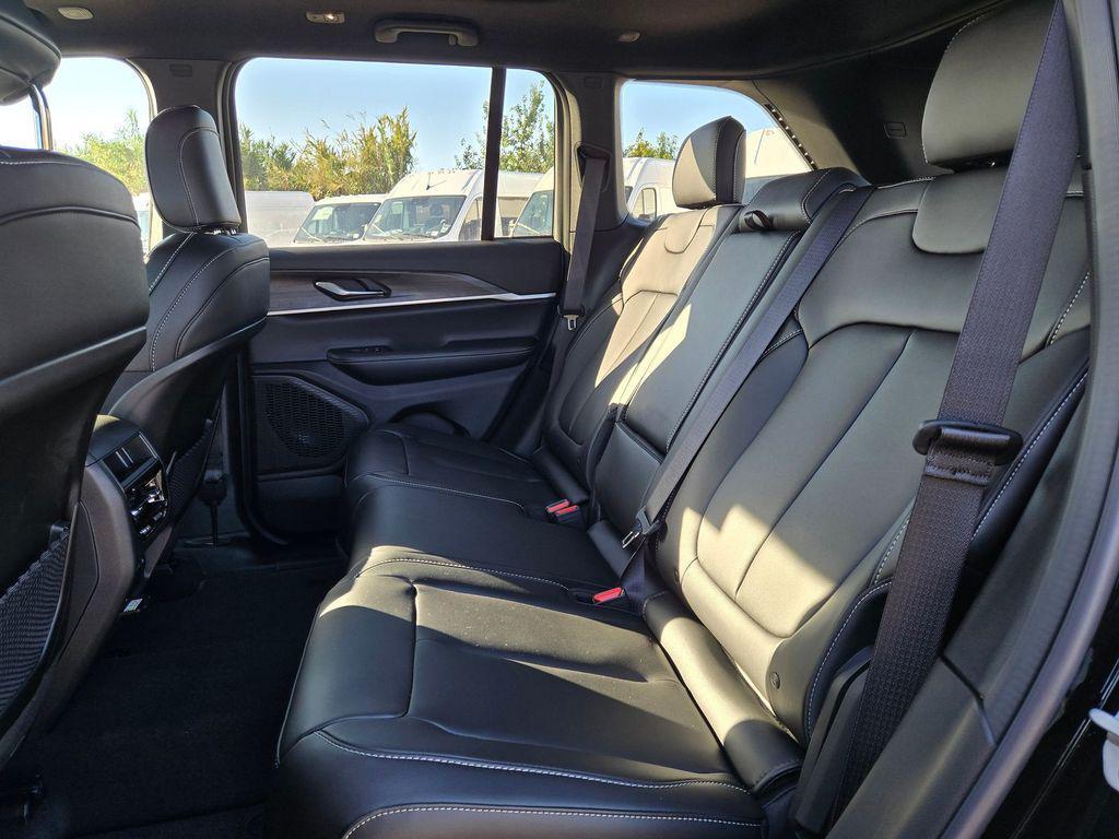 new 2025 Jeep Grand Cherokee car, priced at $49,995