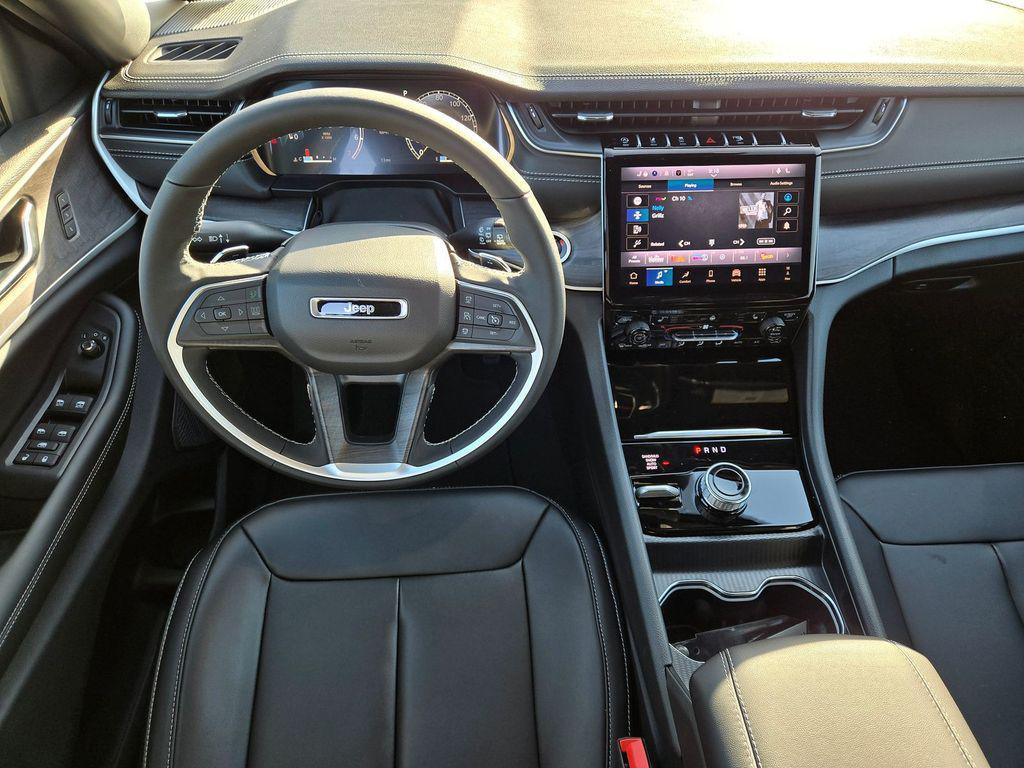 new 2025 Jeep Grand Cherokee car, priced at $49,995