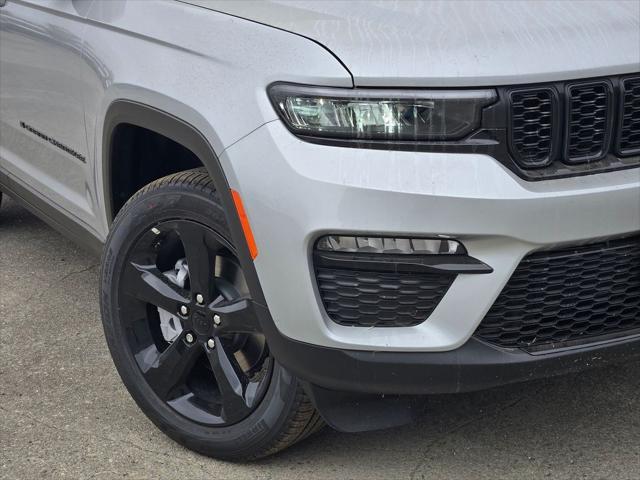 new 2025 Jeep Grand Cherokee car, priced at $45,995