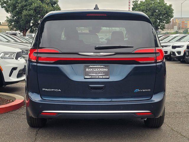 new 2025 Chrysler Pacifica Hybrid car, priced at $44,525