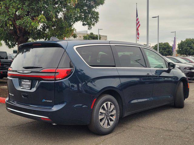 new 2025 Chrysler Pacifica Hybrid car, priced at $44,525