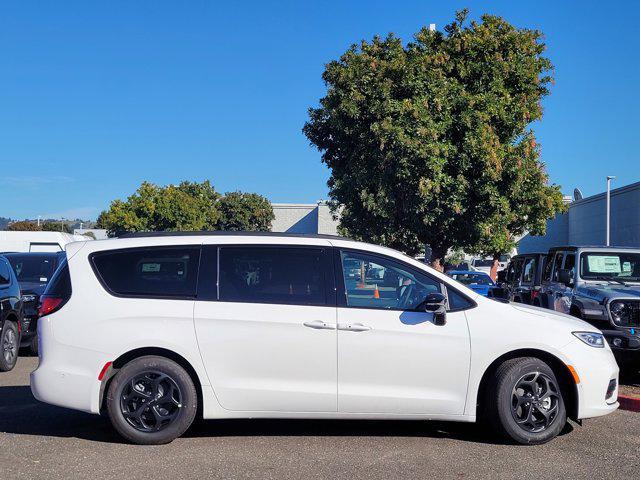 new 2025 Chrysler Pacifica Hybrid car, priced at $43,995