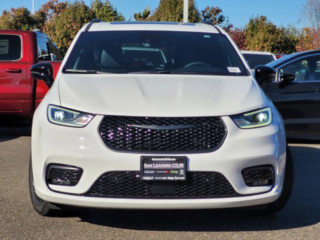 new 2025 Chrysler Pacifica Hybrid car, priced at $43,995