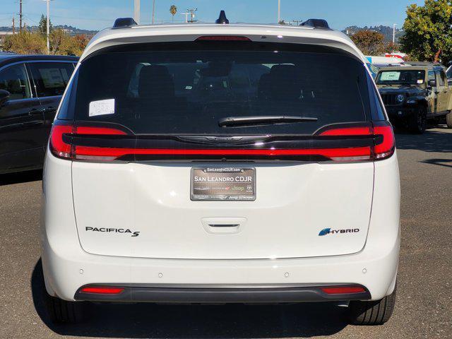 new 2025 Chrysler Pacifica Hybrid car, priced at $43,995