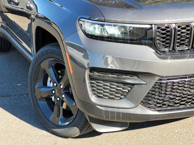 new 2025 Jeep Grand Cherokee car, priced at $43,995