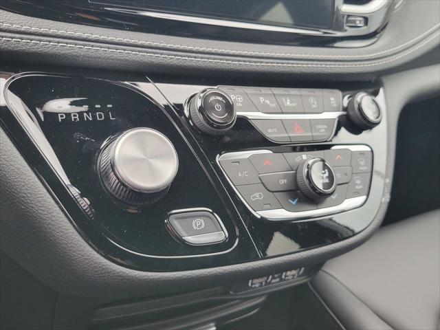 new 2025 Chrysler Pacifica car, priced at $42,426