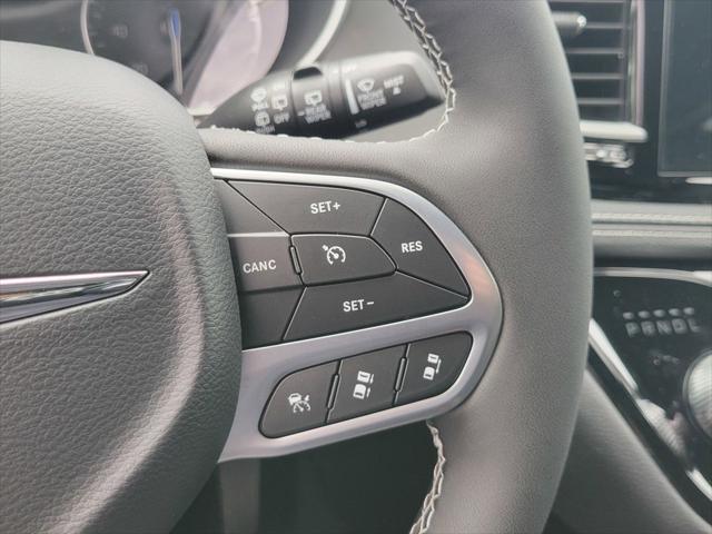 new 2025 Chrysler Pacifica car, priced at $42,426