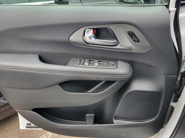 new 2025 Chrysler Pacifica car, priced at $42,426