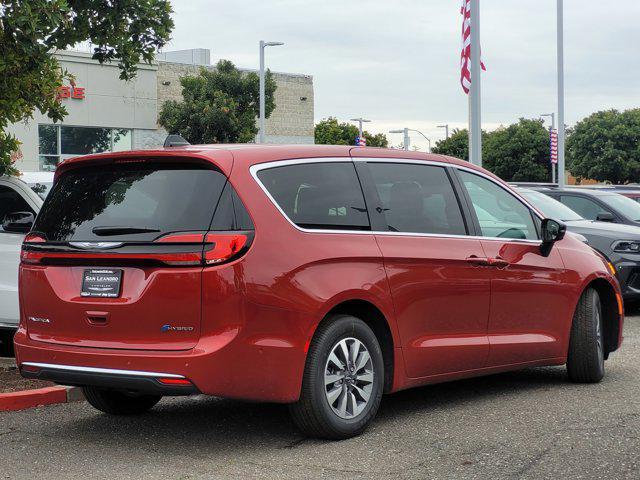 new 2025 Chrysler Pacifica Hybrid car, priced at $37,995