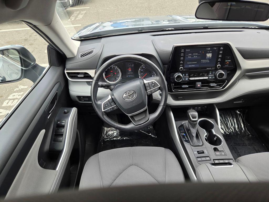 used 2022 Toyota Highlander car, priced at $27,000