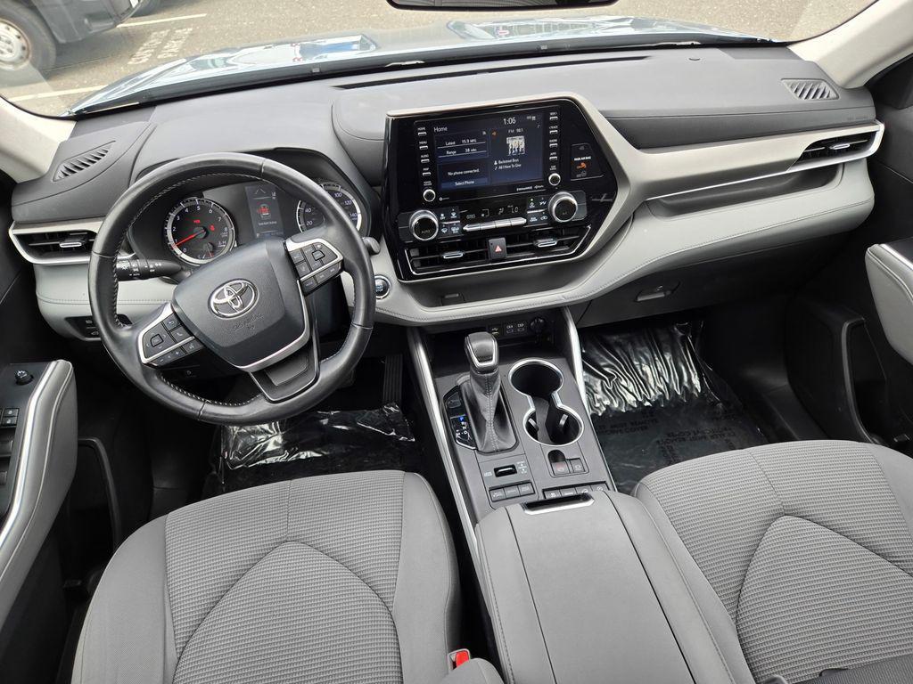 used 2022 Toyota Highlander car, priced at $27,000