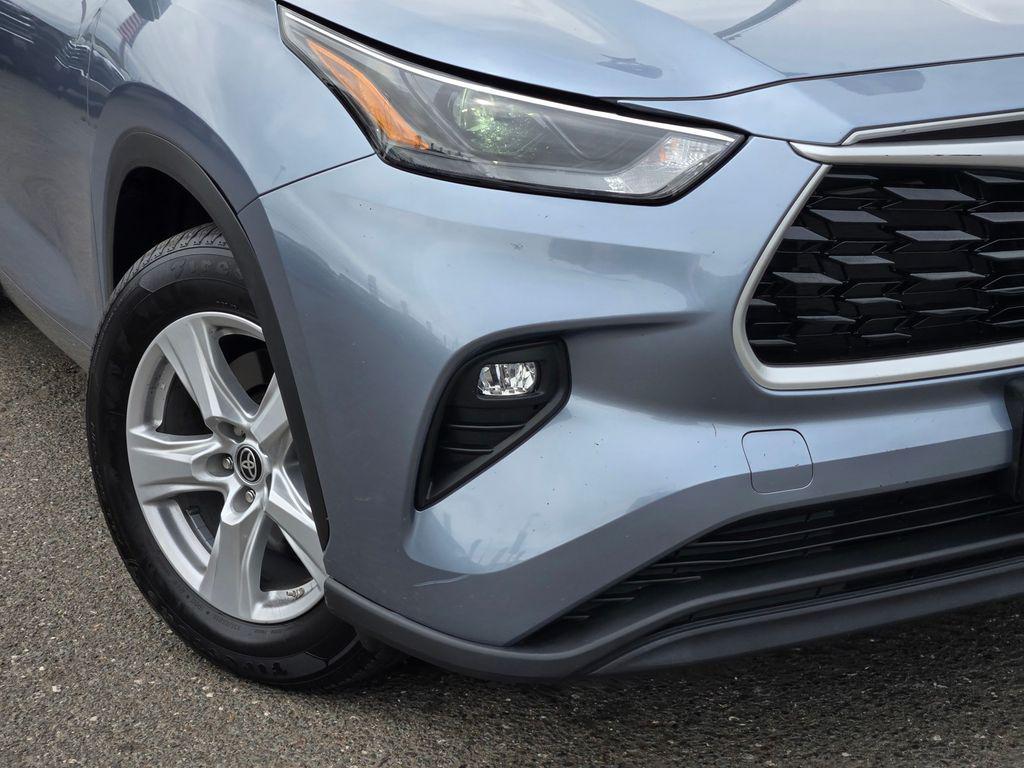 used 2022 Toyota Highlander car, priced at $27,000