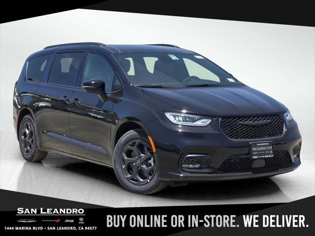 new 2025 Chrysler Pacifica Hybrid car, priced at $43,995