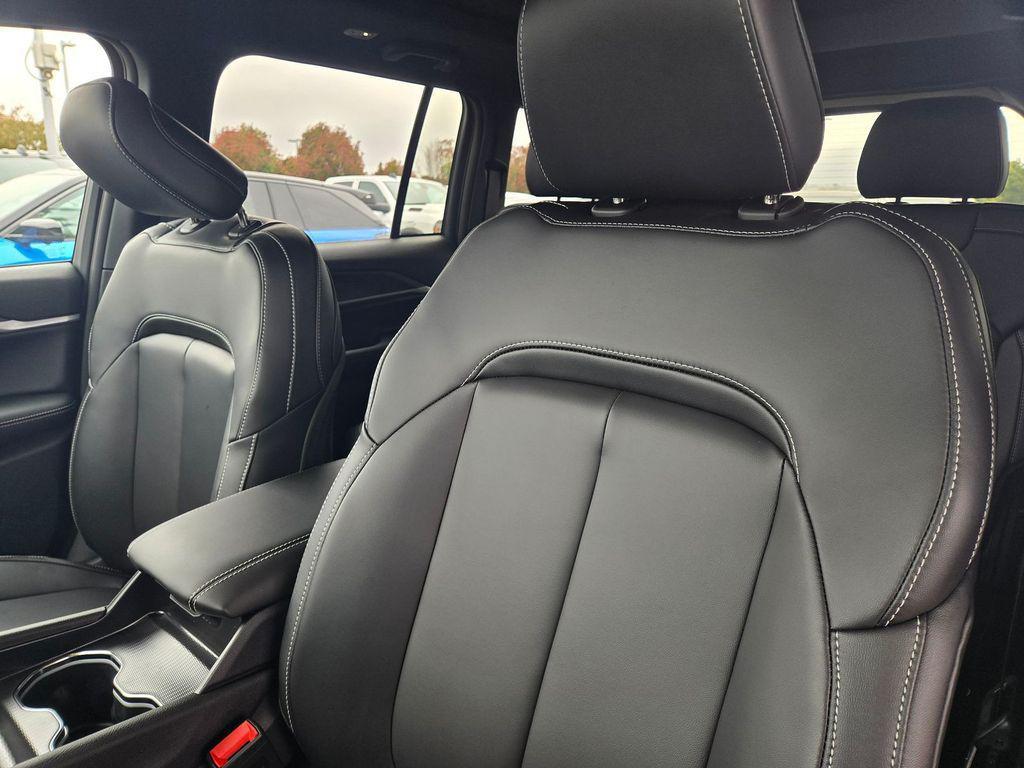 new 2025 Jeep Grand Cherokee car, priced at $42,995