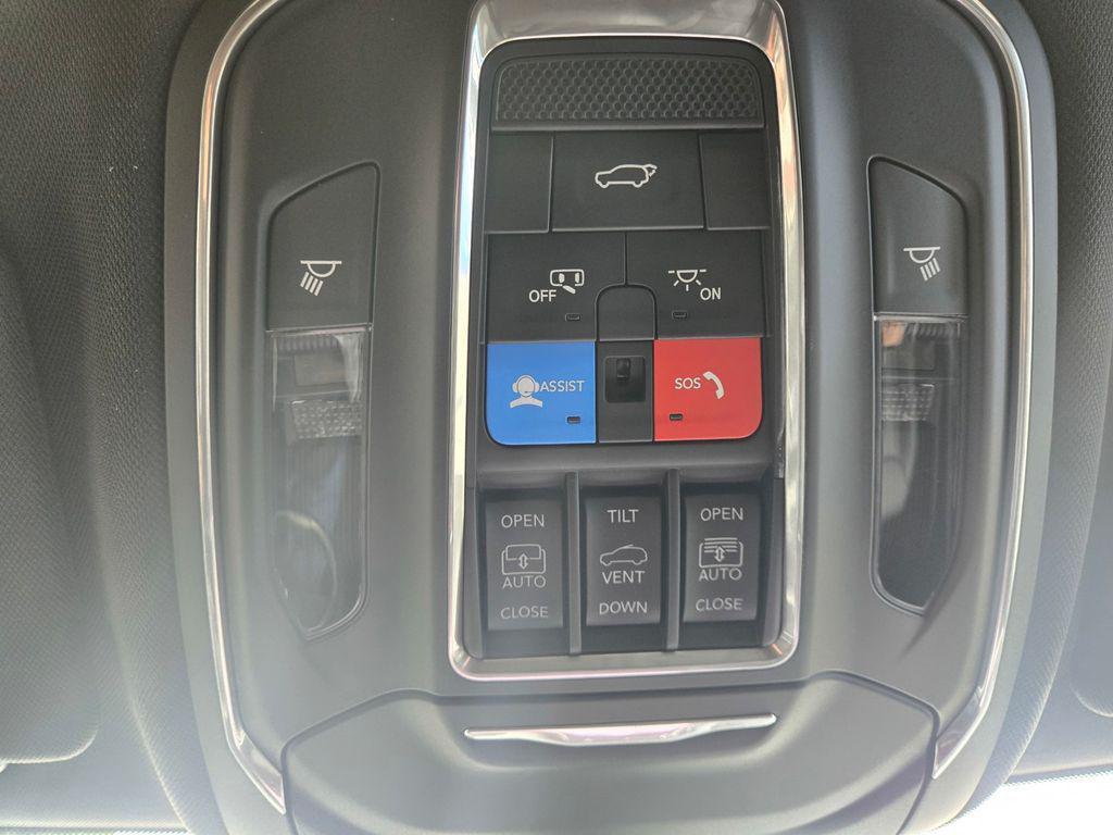 new 2025 Jeep Grand Cherokee car, priced at $42,995