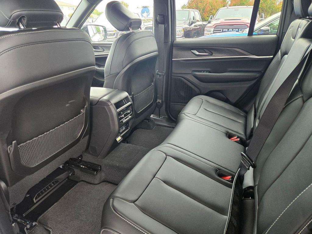 new 2025 Jeep Grand Cherokee car, priced at $42,995