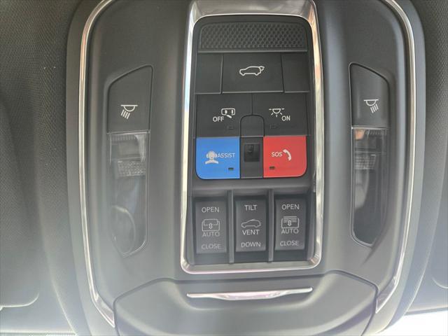new 2025 Jeep Grand Cherokee car, priced at $45,995