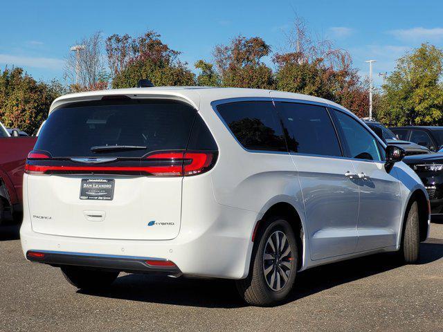 new 2025 Chrysler Pacifica Hybrid car, priced at $51,495