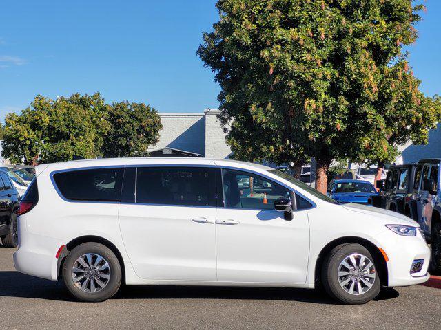 new 2025 Chrysler Pacifica Hybrid car, priced at $51,495