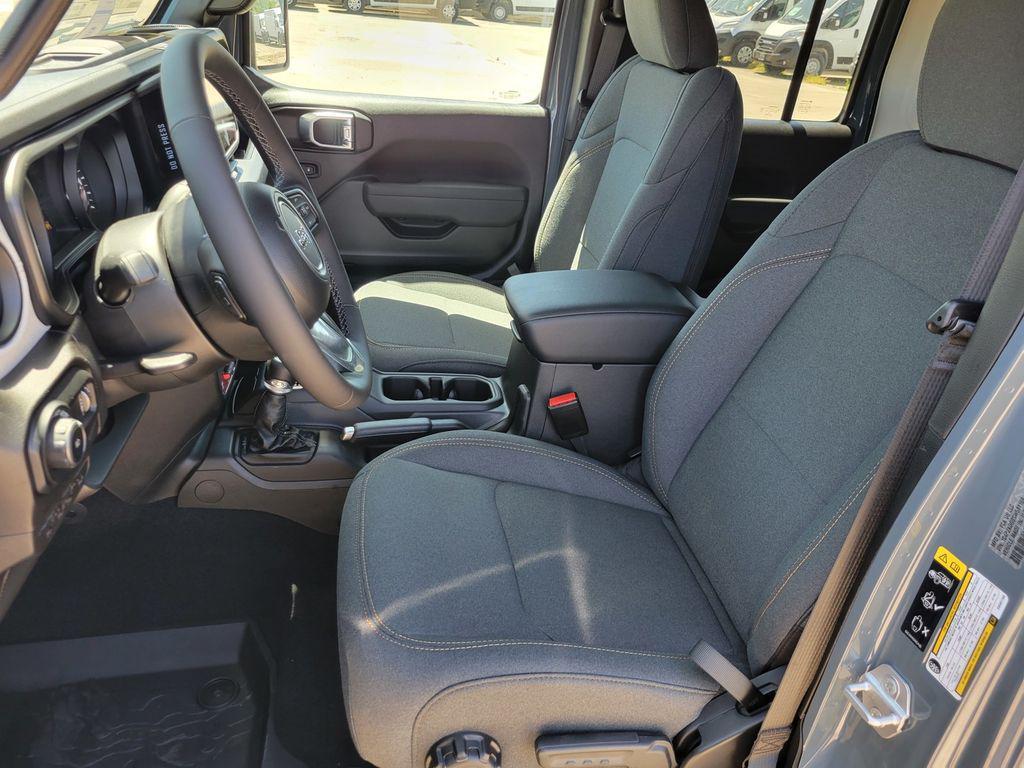 new 2025 Jeep Wrangler car, priced at $48,995
