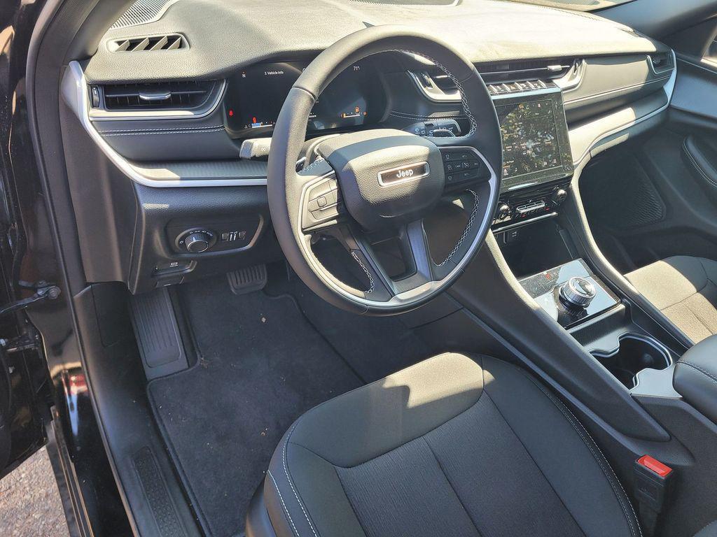new 2025 Jeep Grand Cherokee car, priced at $32,995