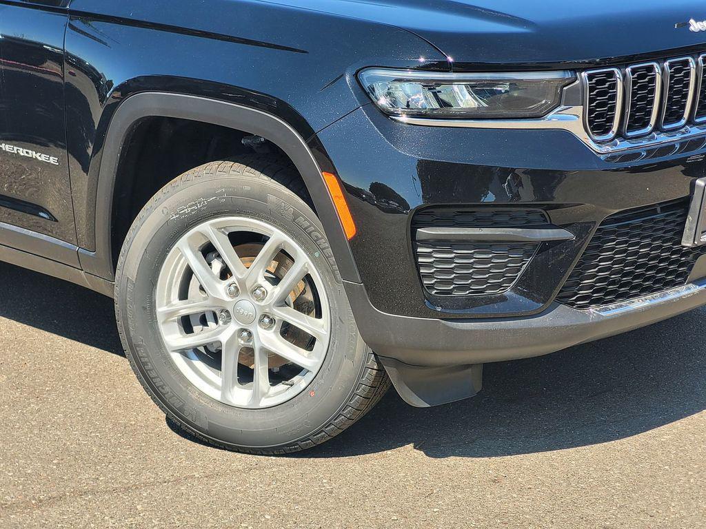 new 2025 Jeep Grand Cherokee car, priced at $32,995