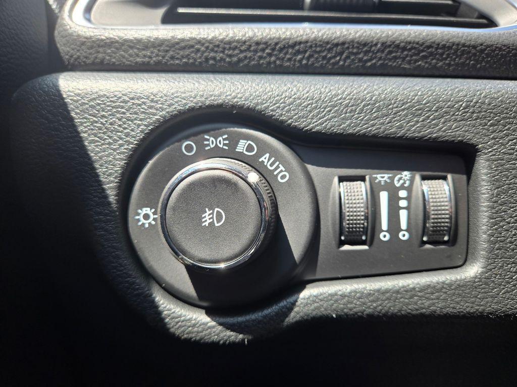 new 2025 Chrysler Pacifica Hybrid car, priced at $45,929