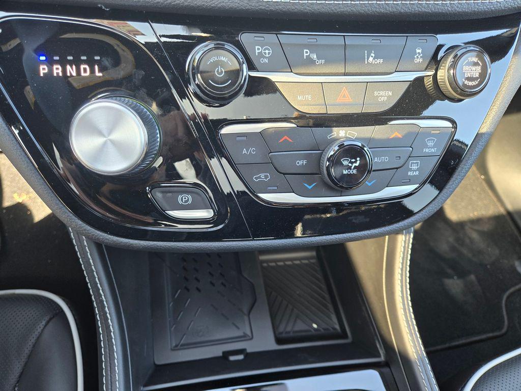 new 2025 Chrysler Pacifica Hybrid car, priced at $45,929