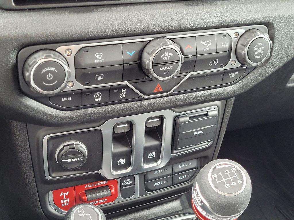 new 2025 Jeep Wrangler car, priced at $40,995