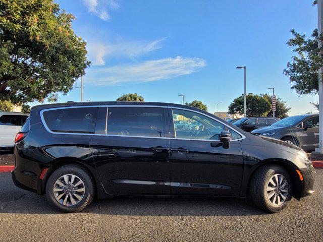 new 2025 Chrysler Pacifica Hybrid car, priced at $36,995