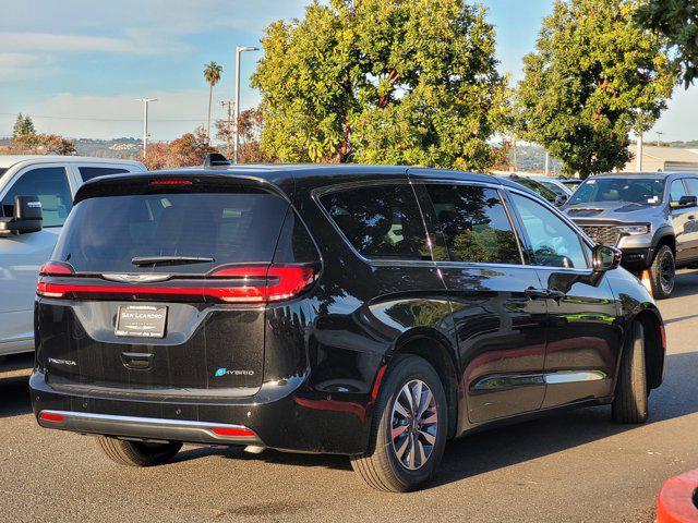 new 2025 Chrysler Pacifica Hybrid car, priced at $36,995