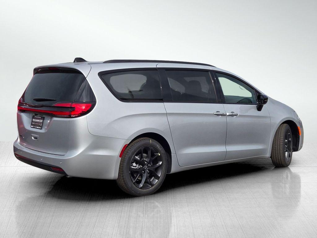 new 2026 Chrysler Pacifica car, priced at $43,995
