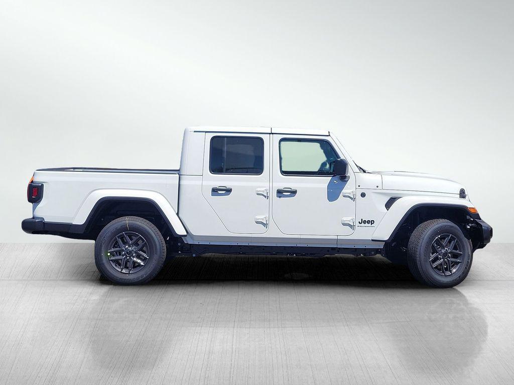 new 2025 Jeep Gladiator car, priced at $42,995