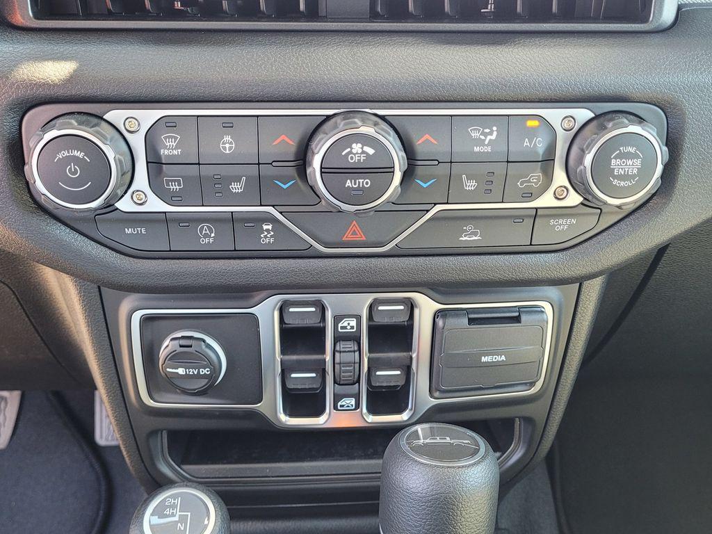 new 2025 Jeep Gladiator car, priced at $42,995