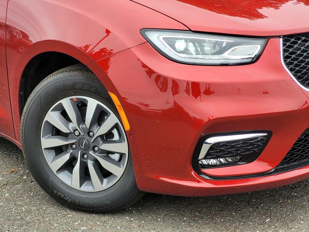 new 2025 Chrysler Pacifica Hybrid car, priced at $53,995