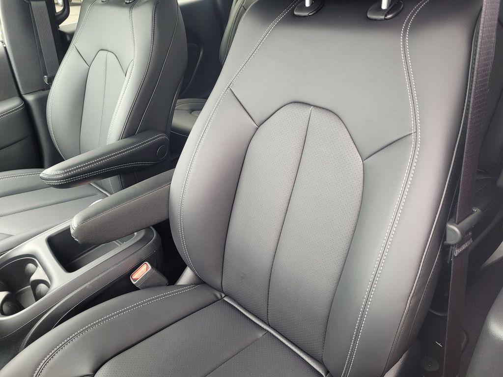 new 2025 Chrysler Pacifica Hybrid car, priced at $53,995