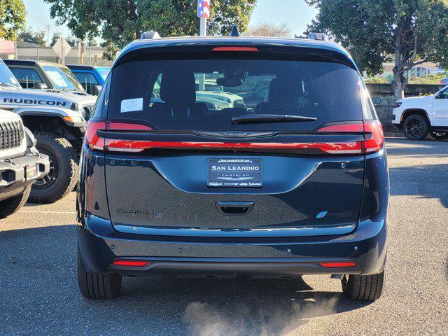 new 2025 Chrysler Pacifica Hybrid car, priced at $65,995