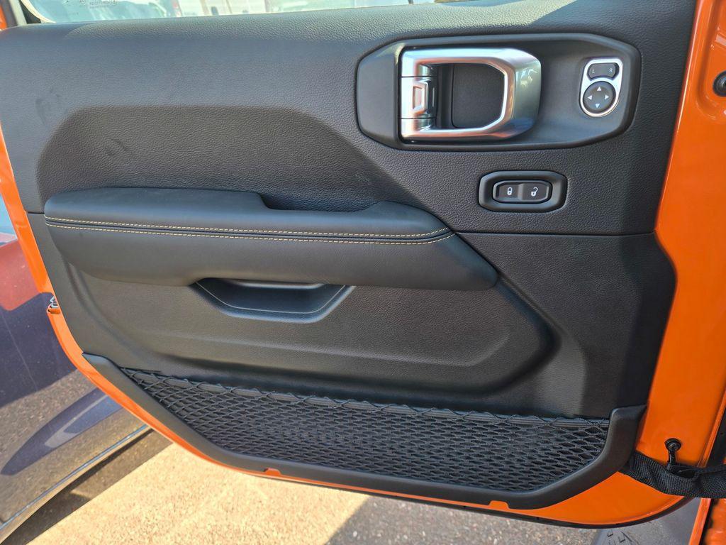 new 2025 Jeep Gladiator car, priced at $42,995
