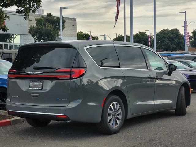 new 2025 Chrysler Pacifica Hybrid car, priced at $38,995