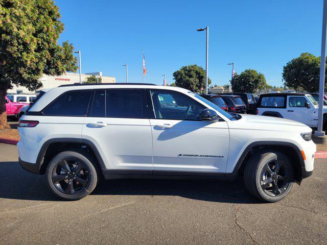 new 2025 Jeep Grand Cherokee car, priced at $44,495