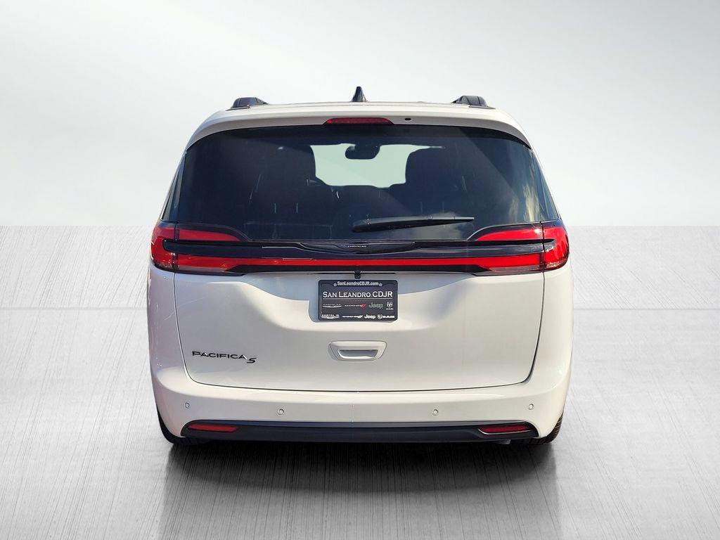 new 2026 Chrysler Pacifica car, priced at $44,995