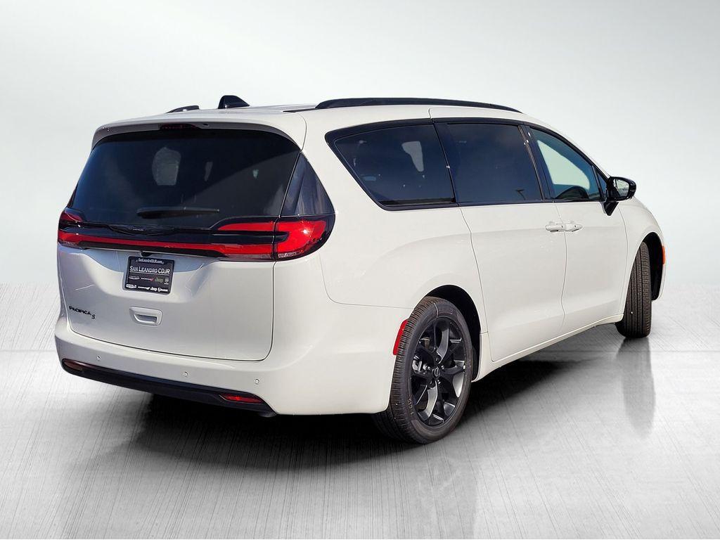new 2026 Chrysler Pacifica car, priced at $44,995